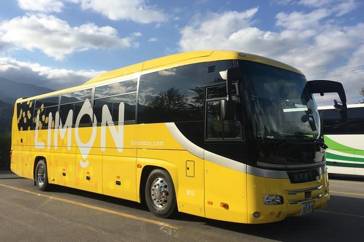 One-Way Bus from Takayama to Osaka via Shirakawago — photo 9