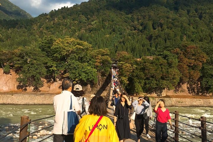 One-Way Bus from Takayama to Osaka via Shirakawago — photo 8