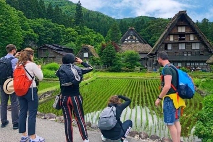 Shirakawago Tour: English Speaking Driver Only(Kanazawa DEP.) — photo 4