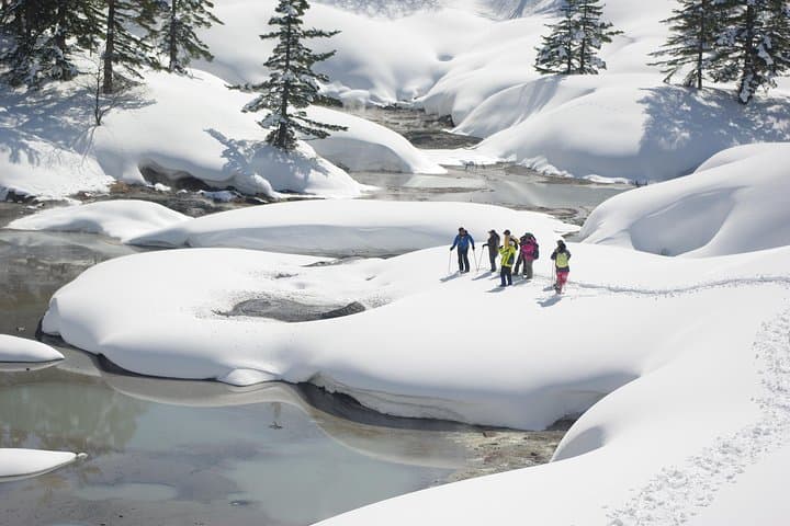 Fluffy New Snow and the Earth beating, Goshougake Oyunuma Snowshoeing Tour — photo 6