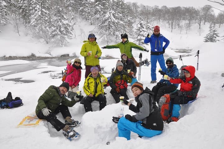 Fluffy New Snow and the Earth beating, Goshougake Oyunuma Snowshoeing Tour — photo 8