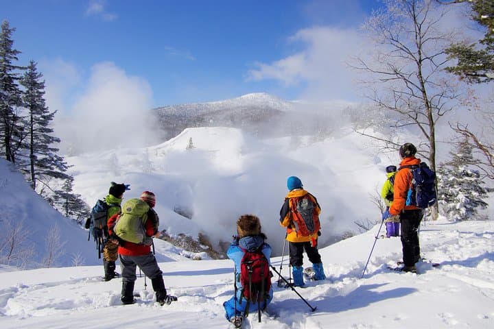 Fluffy New Snow and the Earth beating, Goshougake Oyunuma Snowshoeing Tour — photo 10