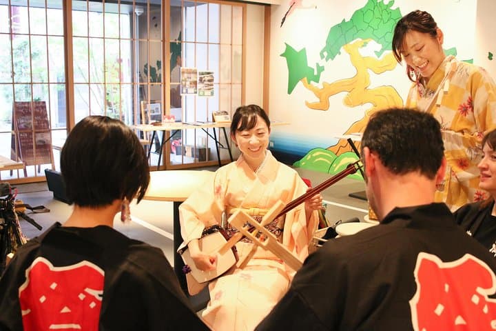 Easy for everyone! Now you can play handmade mini shamisen and show off to everyone! Musical instruments, sweets and live music — photo 4