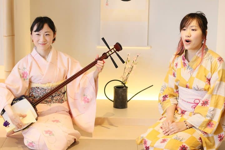 Easy for everyone! Now you can play handmade mini shamisen and show off to everyone! Musical instruments, sweets and live music — photo 6