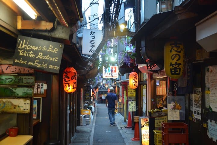 Shinjuku Golden Gai Food Tour in Spanish — photo 3