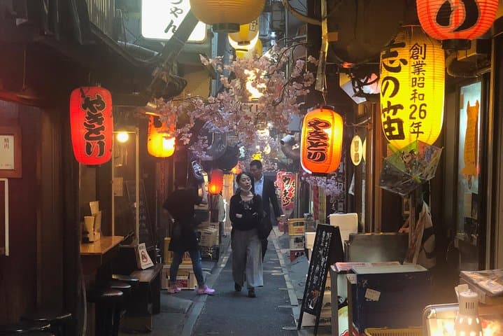 Shinjuku Golden Gai Food Tour in Spanish — photo 7