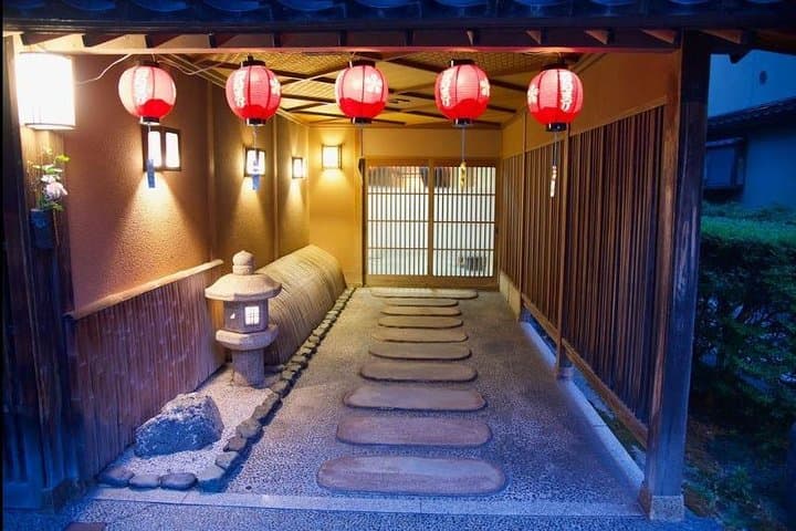 Kanazawa Night Tour with Local Meal and Drinks — photo 13