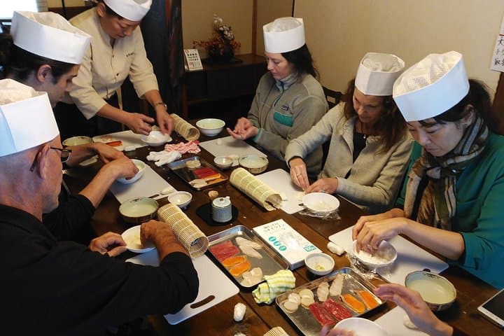 Taught by a professional! Making sushi with Hakodate's Fresh Fish — photo 10