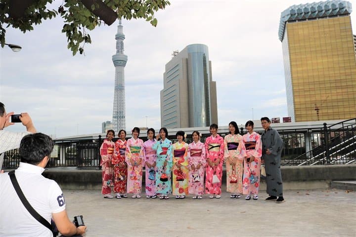 Ride a rickshaw wearing a kimono in Asakusa! Enjoy authentic traditional culture! — photo 2