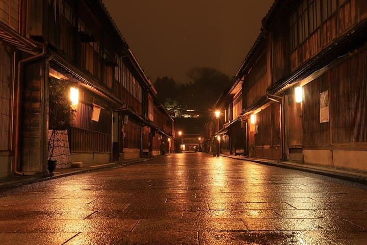 Guided Night Tour to Feel the Samurai Culture in Kanazawa — photo 5
