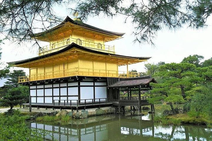 Kyoto Samurai and Geisha Town Private Walking Tour — photo 3