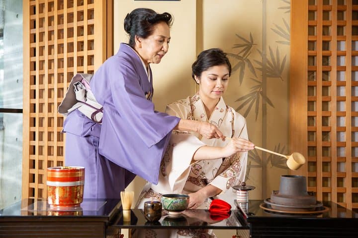 Tea ceremony experience with simple kimono in Okinawa — photo 2