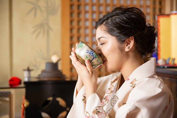 Tea ceremony experience with simple kimono in Okinawa — photo 8