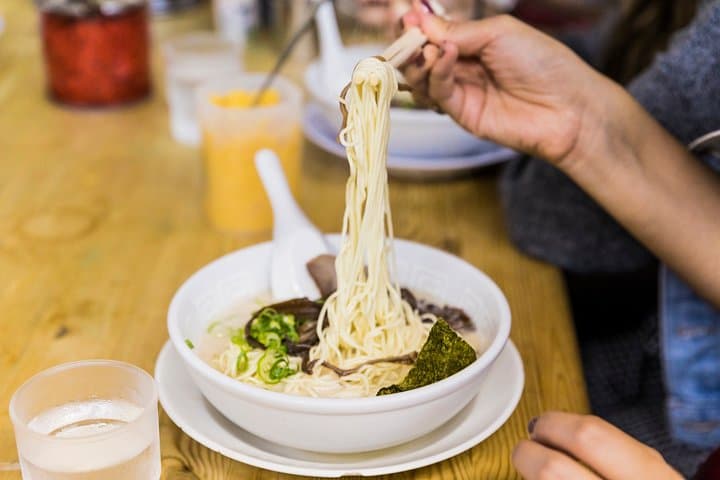Shinjuku Golden Gai Food Tour in Spanish — photo 15