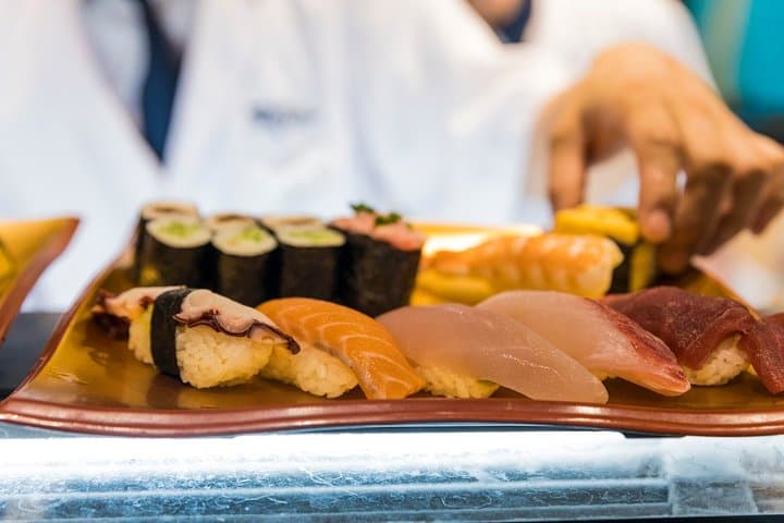Shinjuku Golden Gai Food Tour in Spanish — photo 12