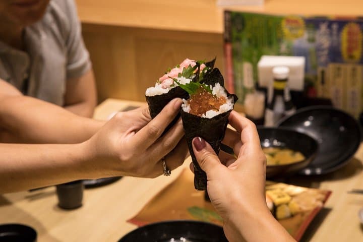 Shinjuku Golden Gai Food Tour in Spanish — photo 16