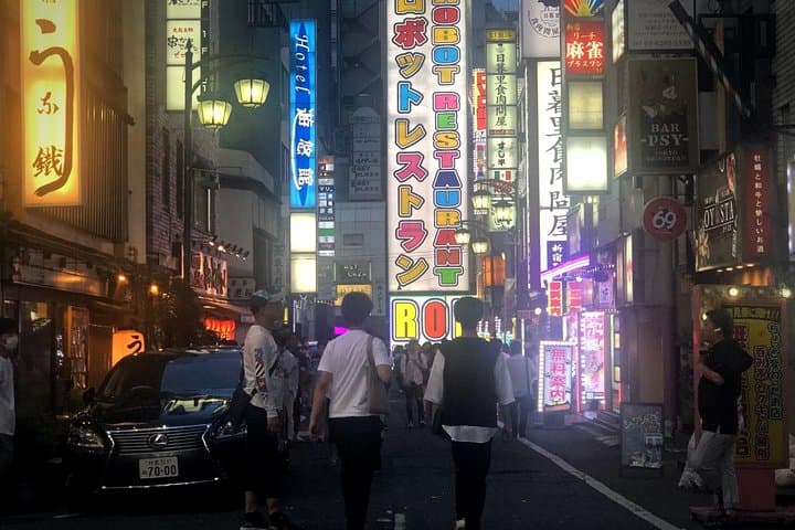 Shinjuku Golden Gai Food Tour in Spanish — photo 17