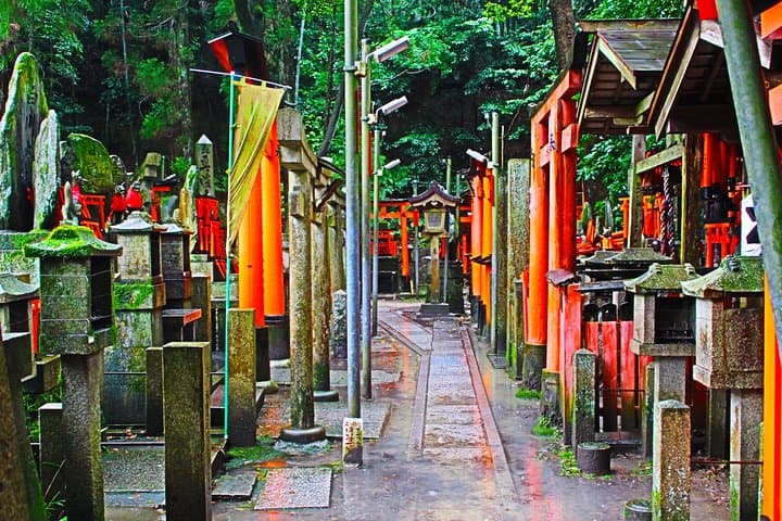 Fushimi Inari Shrine: Explore the 1,000 Torii Gates on an audio walking tour — photo 3