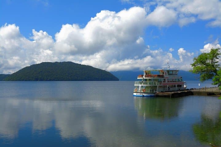 Oirase Gorge and Lake Towada Day Hike with Government-Licensed Guide — photo 4