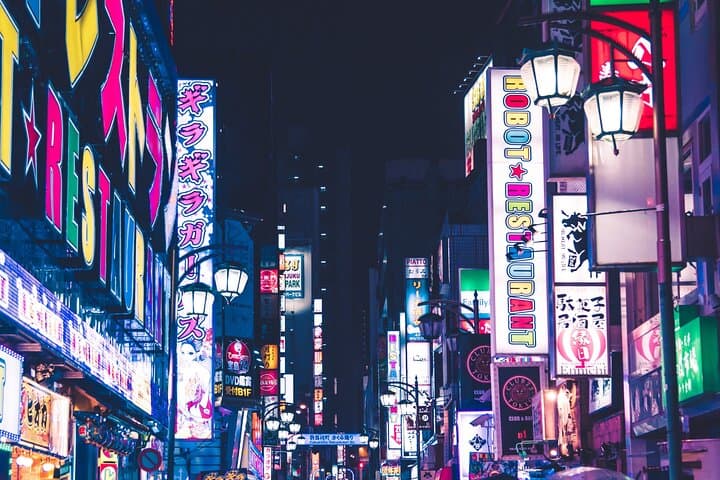 Private Shinjuku Nightlife Walking Tour & Golden-Gai Bar Crawl — photo 4