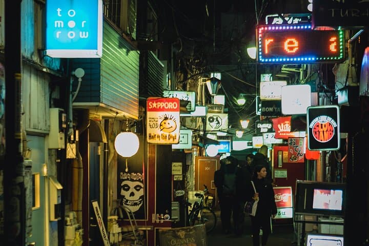 Private Shinjuku Nightlife Walking Tour & Golden-Gai Bar Crawl — photo 6