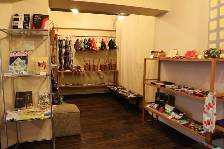 Shibori Tie-Dye Workshop and Nagoya Arimatsu City Tour — photo 9