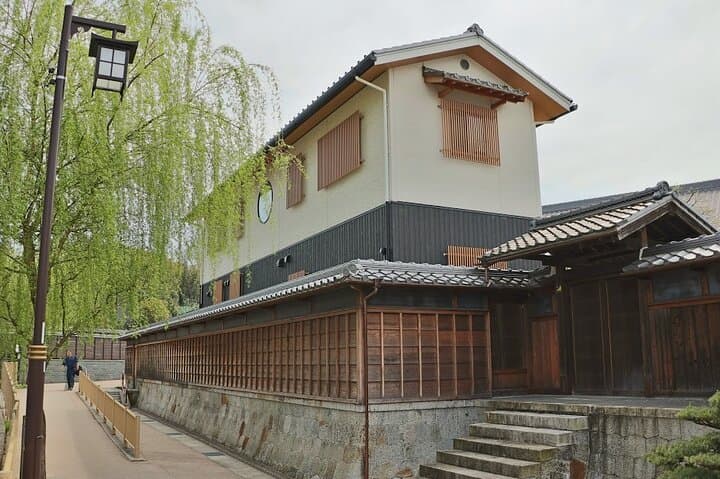 Shibori Tie-Dye Workshop and Nagoya Arimatsu City Tour — photo 10