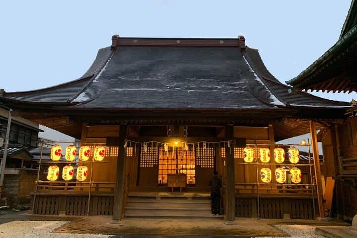 Private Sacred Sake Tasting inside a Shrine — photo 5