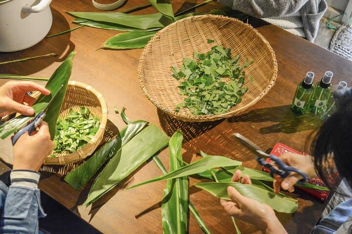 Distillation of Okinawa Herb Essential Oil and Herbal Water — photo 7