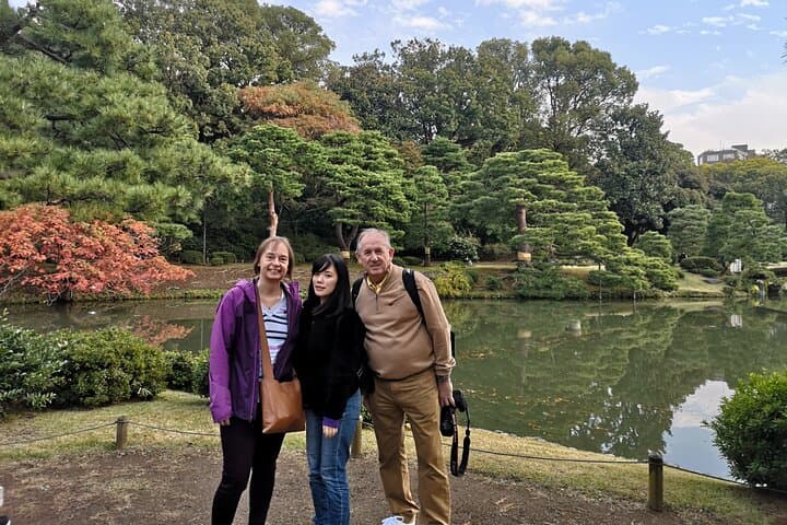 Tokyo Private Cherry Blossom Tour with a Local – Picnic Included — photo 6