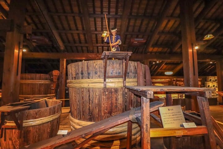 Sake Brewery and Japanese Life Experience Tour in Kobe — photo 3