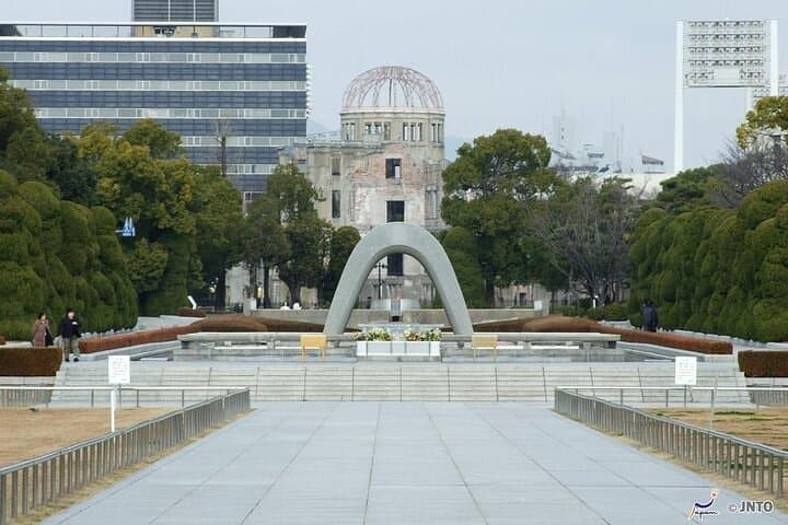 Hiroshima Local Food and Peace Memorial Park 1 Day Walking Tour — photo 10