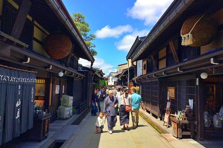 Takayama Arts & Crafts Local Culture Private Tour with Government-Licensed Guide — photo 4