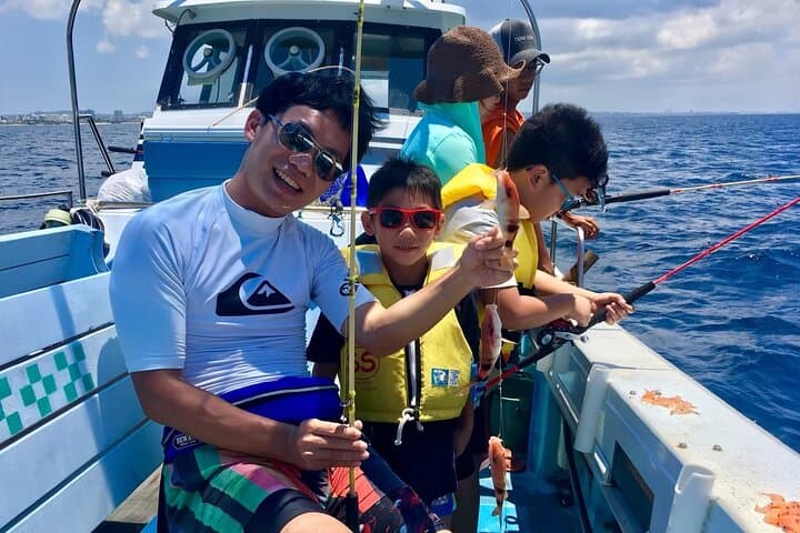 2 hours family fishing in Okinawa — photo 2