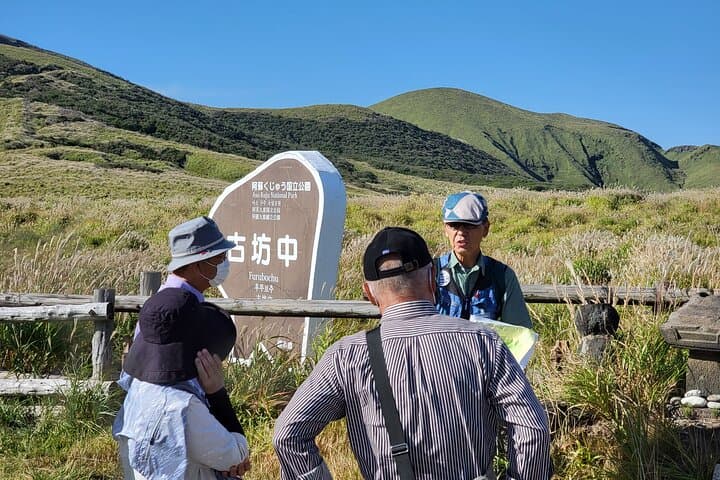 Private guided tour: Mt. Aso volcano, grasslands, Aso Shrine — photo 9