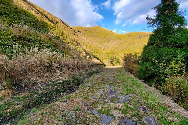 Walking through the Aso Caldera, Historical Walk along the "Bungo Kaido" — photo 3
