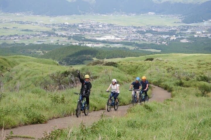 Private E-MTB guided cycling around Mt. Aso volcano & grasslands — photo 5