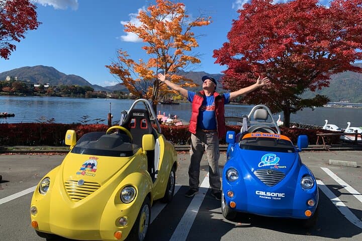 Cute & Fun E-Car tour following guide around Lake Kawaguchiko — photo 2