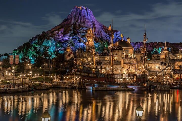 DisneyLand/Sea Ticket & Private Morning Ride from Hotel in Tokyo!