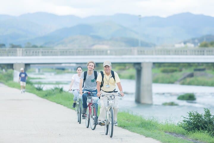 Private Kyoto Back Street Cycling Tour w. ENG-Speaking Guide — photo 2