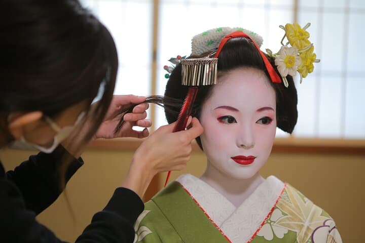 Kyoto: Maiko Makeover and Photoshoot Experience (Women only) — photo 7