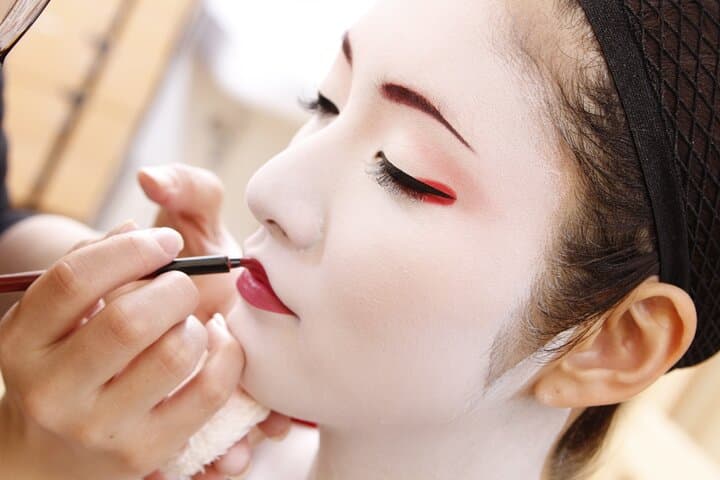 Kyoto: Maiko Makeover and Photoshoot Experience (Women only) — photo 5