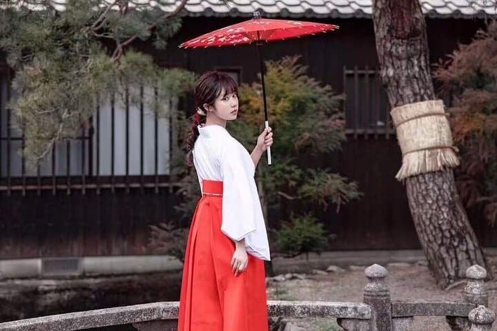 Experience a different cross-dressing experience in Kyoto, Osaka, Miko Kimono — photo 4