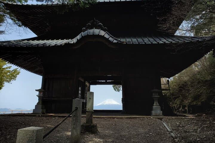 2-Day Private Guided Overnight Hike & Buddhist Temple Stay in Shichimenzan — photo 4