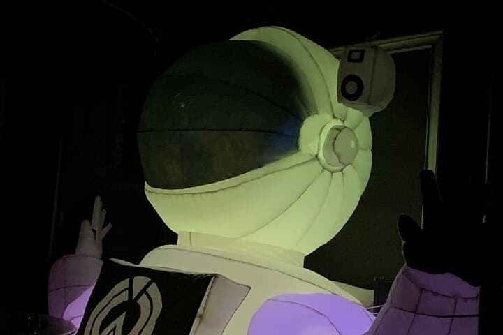 Licensed Guide Walking Tour Featuring Club Warp Shinjuku, Tokyo, Japan — photo 10