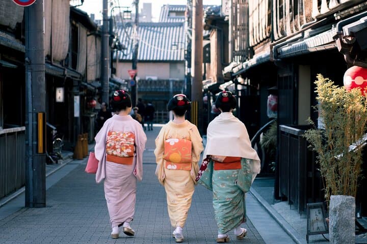 Guided Gion Tour: Explore Kyoto’s Historic Geisha District — photo 9