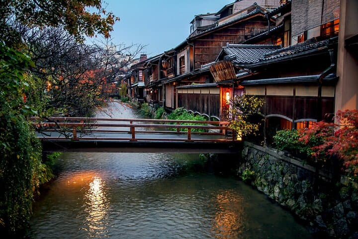 Guided Gion Tour: Explore Kyoto’s Historic Geisha District — photo 1