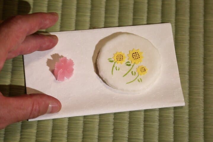 Tea Ceremony Workshop in Tokyo by the Official Instructor — photo 11