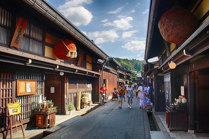 Kanazawa to Shirakawago to Takayama: English Speaking Driver Only — photo 19