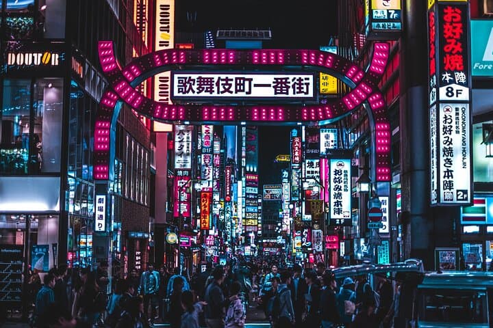 Shinjuku Golden-gai and Kabuki-cho Bar Hopping with Master Guide — photo 1